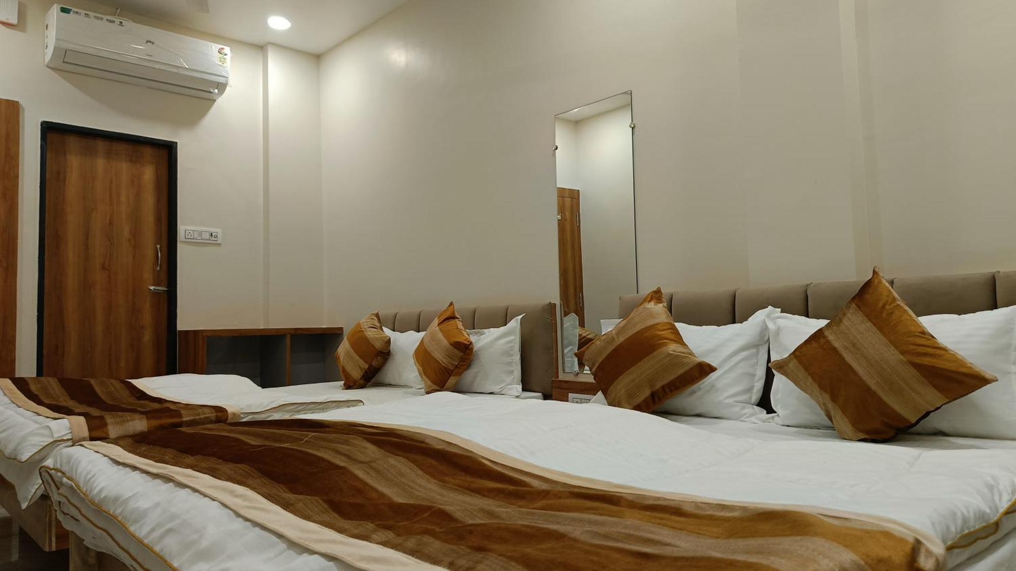 Shree Shyamraj Hotel Ujjain Dış mekan fotoğraf