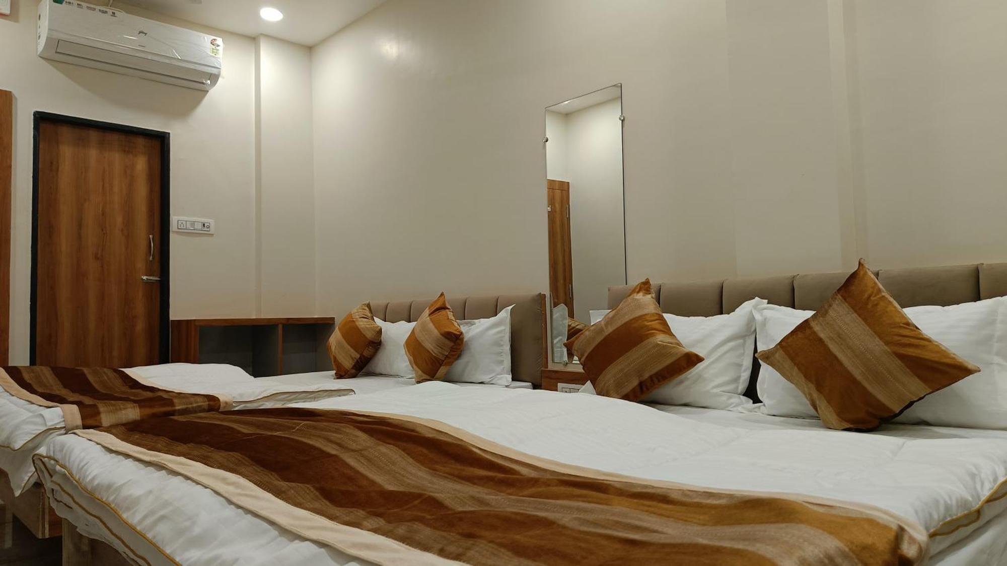 Shree Shyamraj Hotel Ujjain Dış mekan fotoğraf